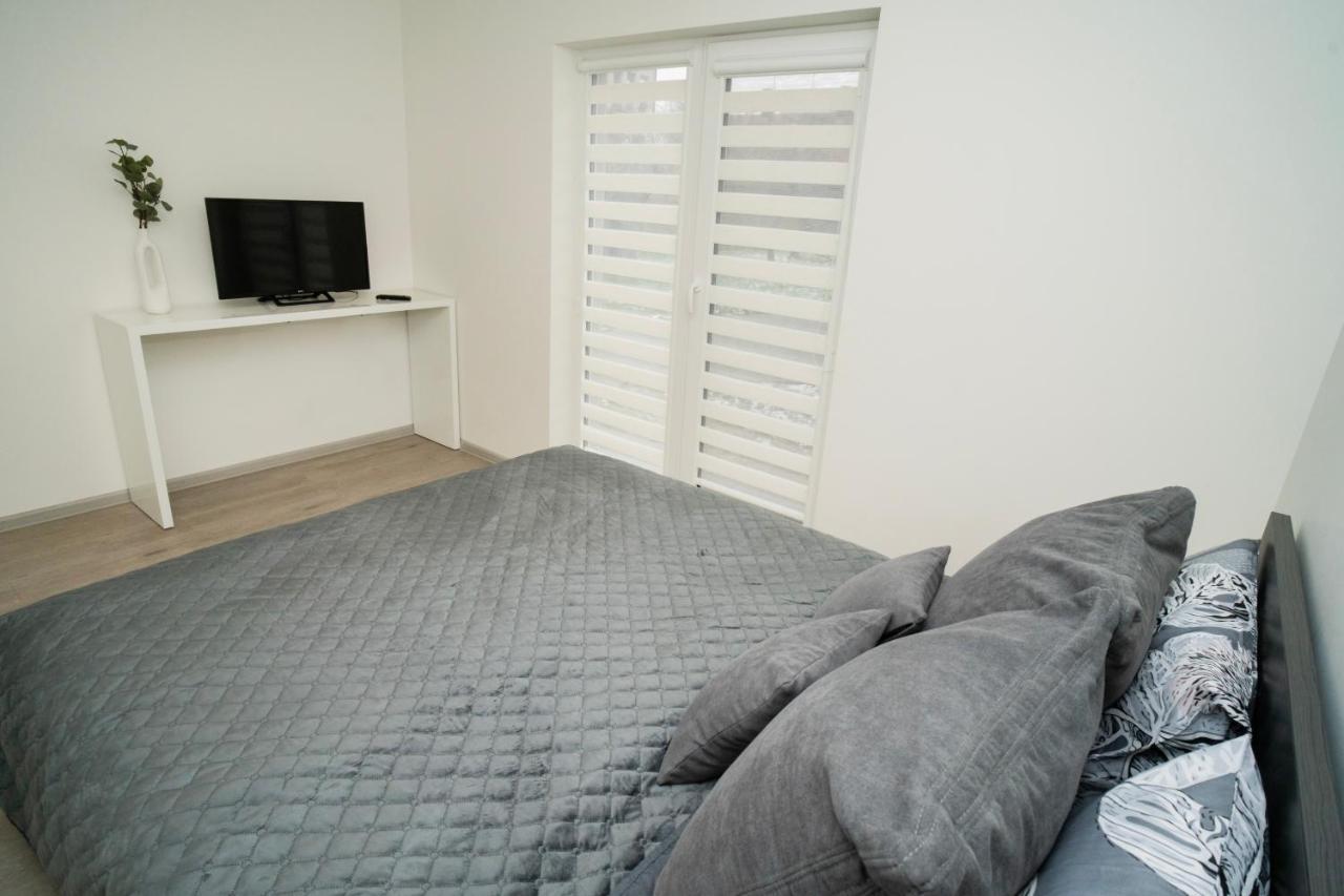 카우나스 The Private Garden House 아파트 외부 사진