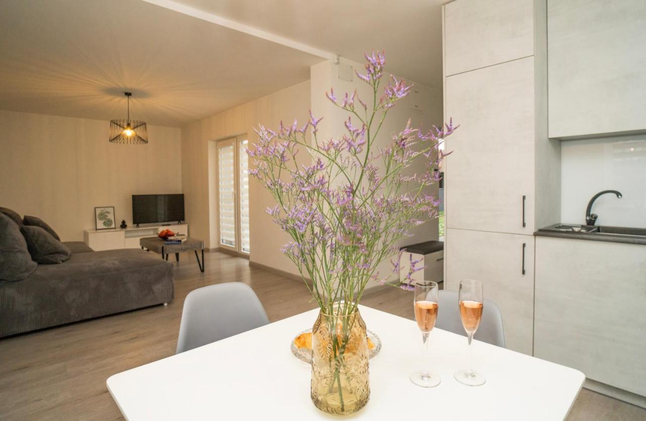 카우나스 The Private Garden House 아파트 외부 사진